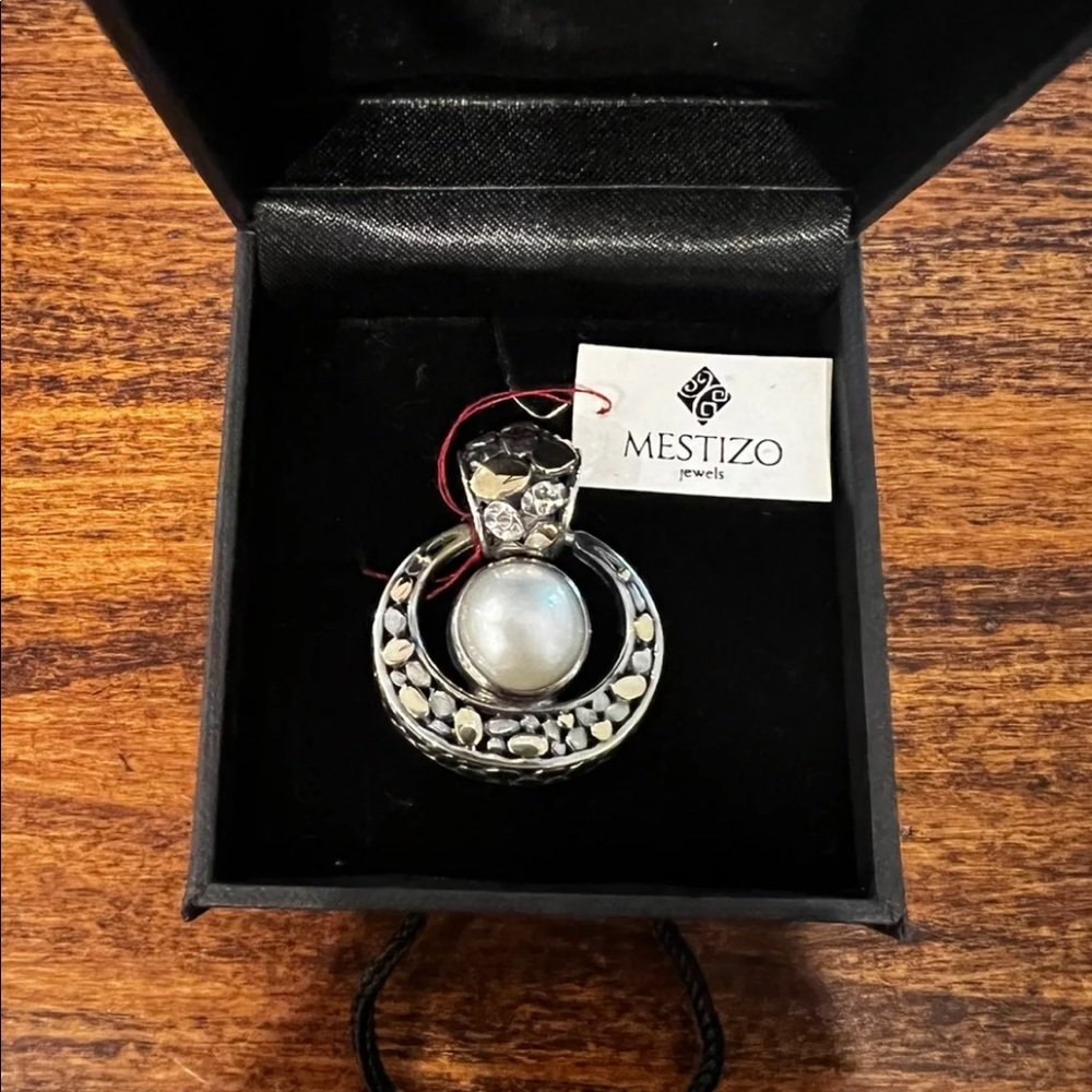 NWT pendant silver & gold & pearl